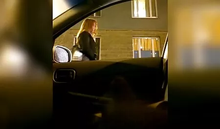 نیکی Diamondz بازی می کند با بیدمشک خیس فيلم سكسى سينمايى صورتی او